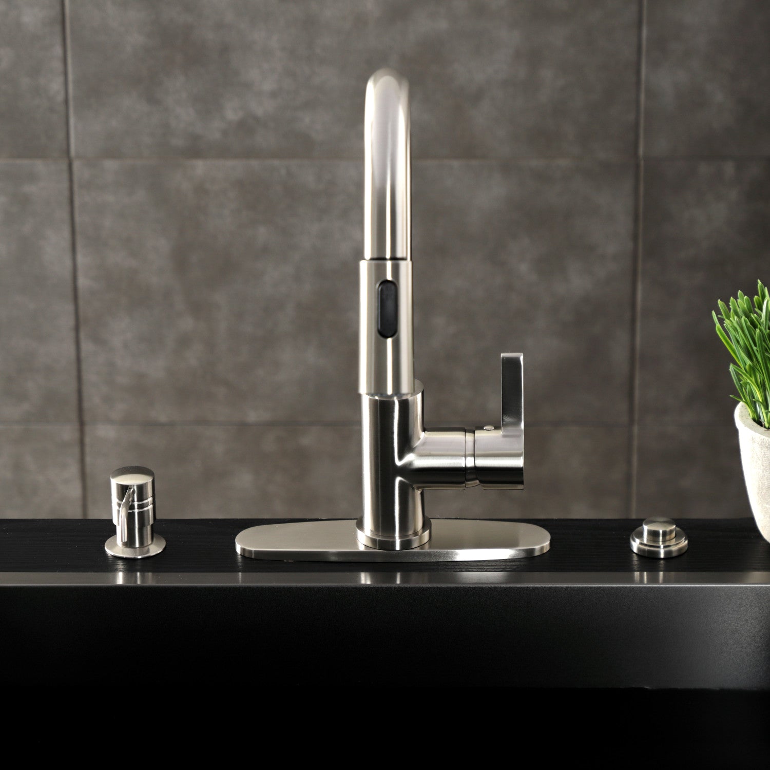 Kingston Sona LS8788CTL - Continental Single-Handle Pull-Down Kitchen Faucet, Brushed Nickel — thumbnail 3